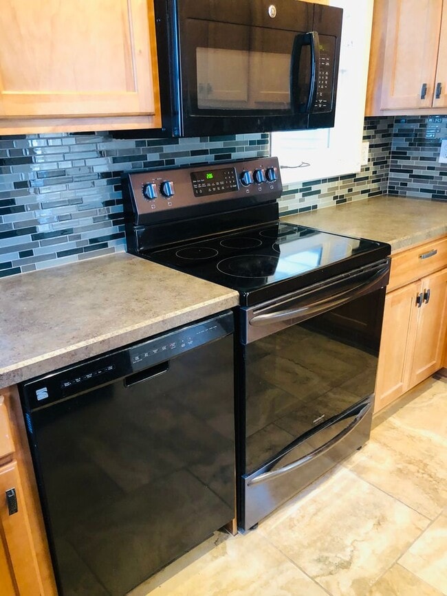 Building Photo - House- NW