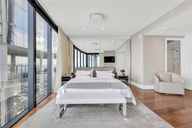 Building Photo - 18555 Collins Ave