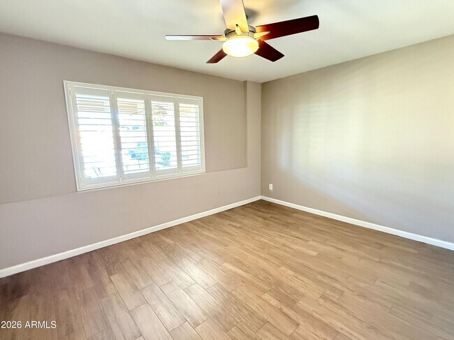 Building Photo - 5212 E Cambridge Ave