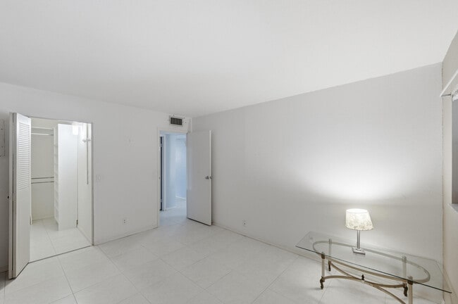 Building Photo - 669 Saxony Trail