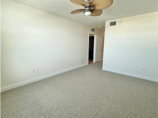 Building Photo - 610 Clematis St