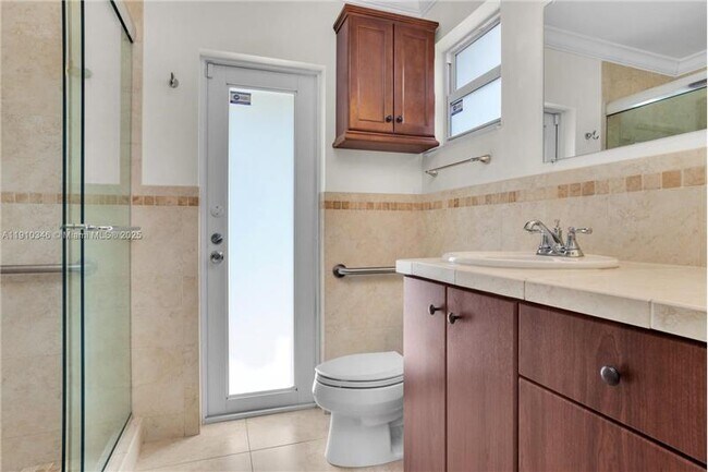 Building Photo - 1118 N 46th Ave