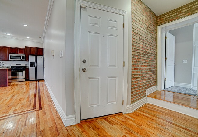 Building Photo - 4858 S Prairie Ave