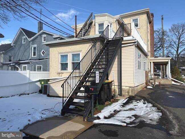 Building Photo - 134 N Main St