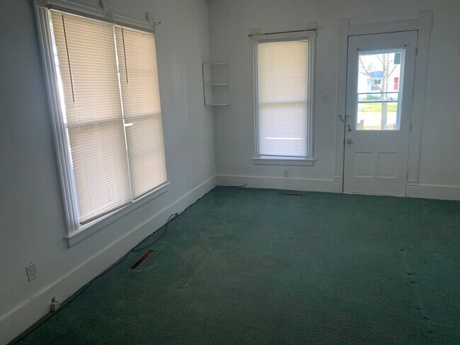 Building Photo - Clark 3 UNIT
