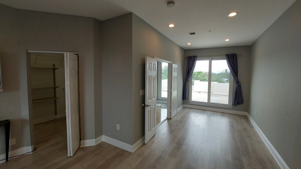 Building Photo - 1115 N 17th Ave