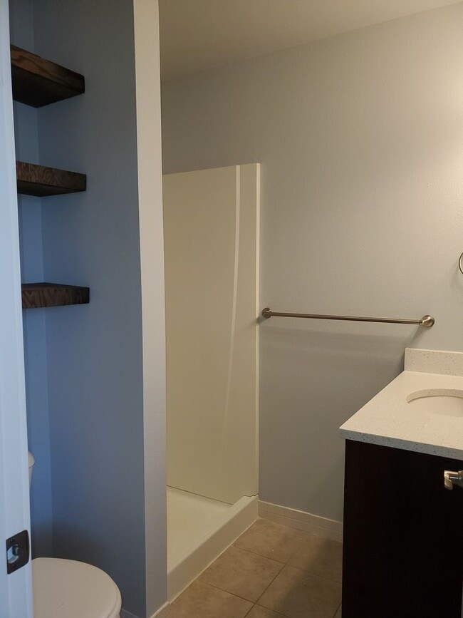 Building Photo - ? Stunning 3 Bedroom, 2.5 Bath Townhome in...