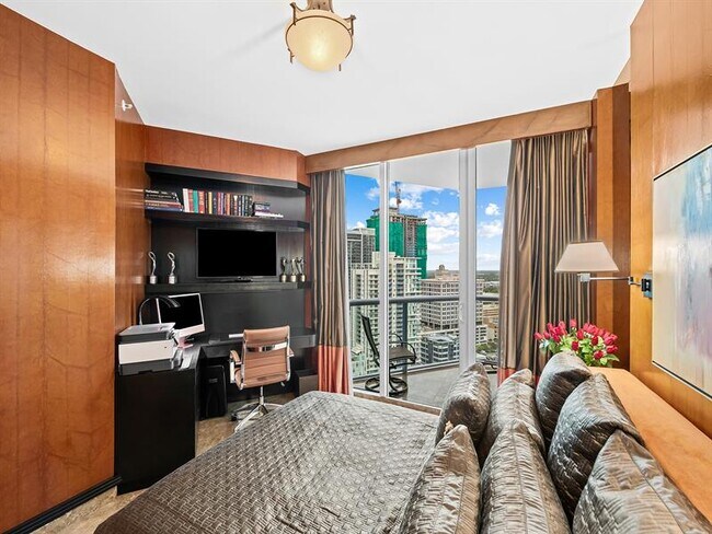 Building Photo - 333 Las Olas Way