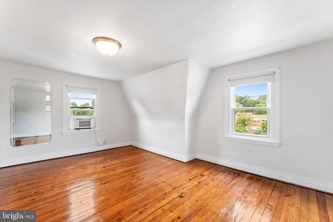 Building Photo - 809 Ardmore Ave