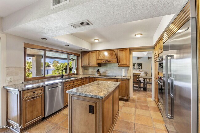 Building Photo - 7620 E Vía Del Placito