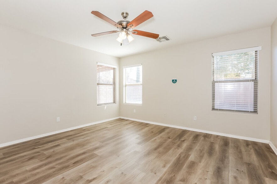 Building Photo - 2021 W Hayden Peak Dr