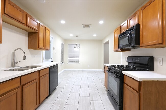 Building Photo - 4823 Canyon Blanco Dr