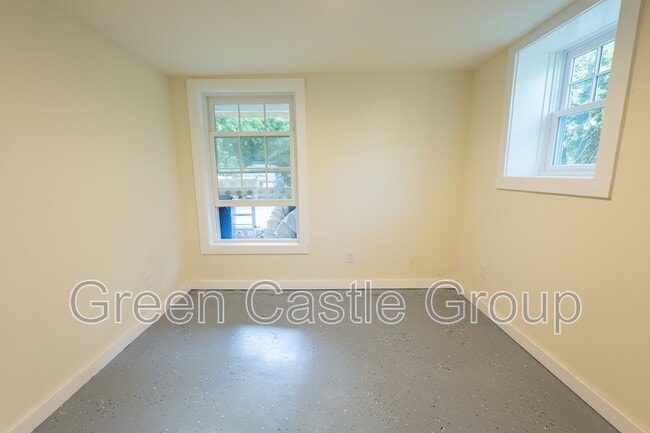 Building Photo - 146 East Ave