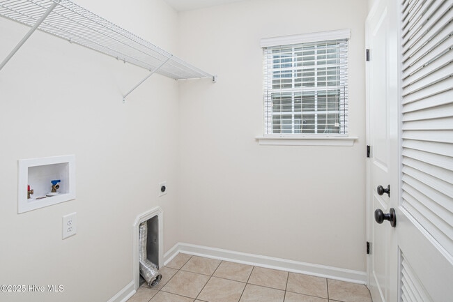 Building Photo - 808 Jade Ln