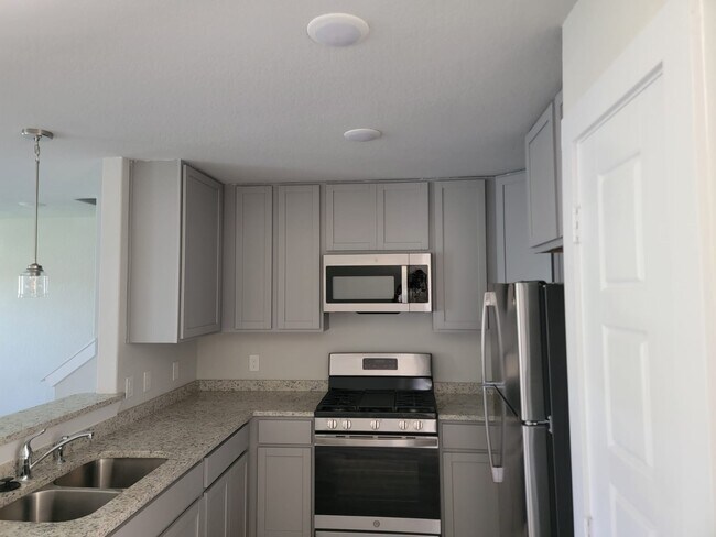 Building Photo - 412 Abigail Aly