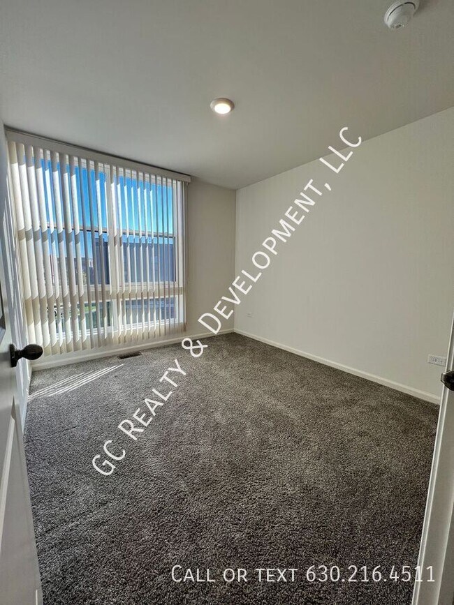 Building Photo - 2217 Parkside Dr