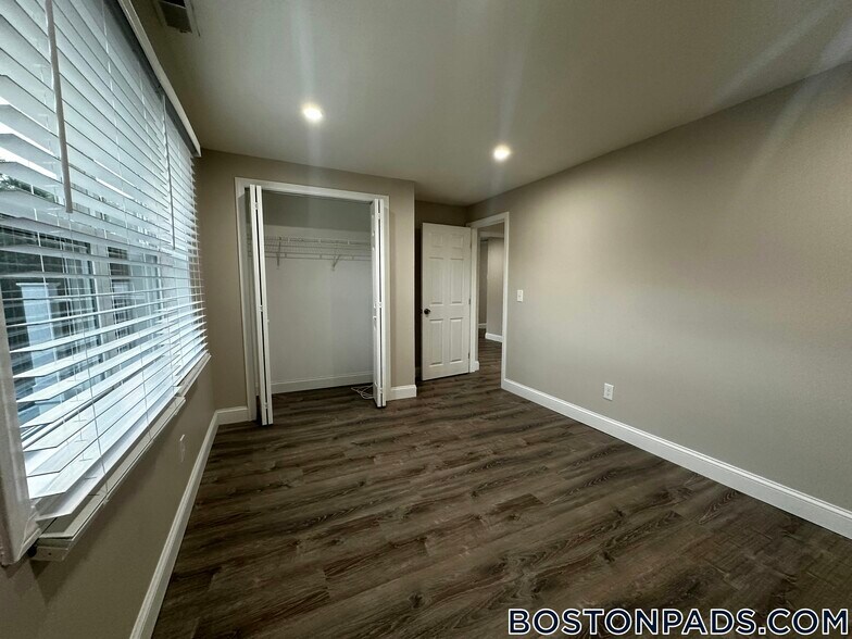 Building Photo - 25 Kenmar Dr