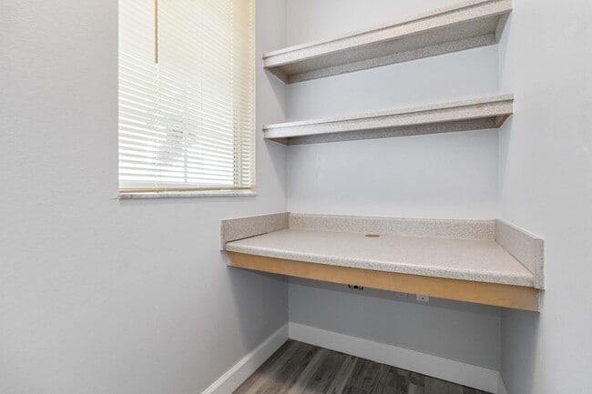 Building Photo - Fully updated 2/2 unit available now for a...