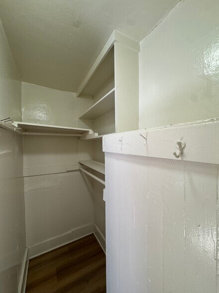 Walk in closet - 5438 7th Ave