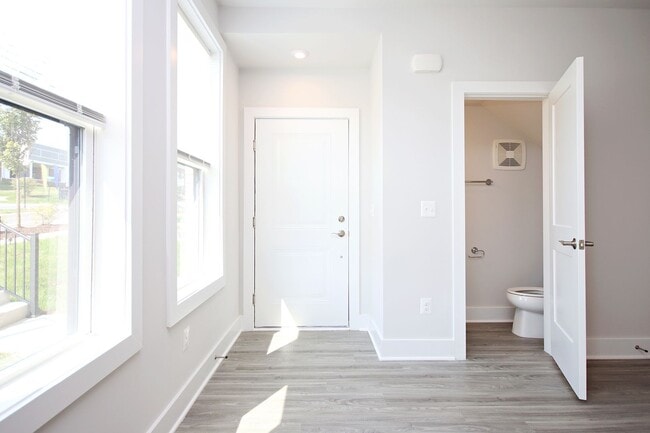 Building Photo - Pet-Friendly Brookhill Commons Townhome-Style Condo