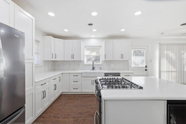 Building Photo - 106 N 9th St