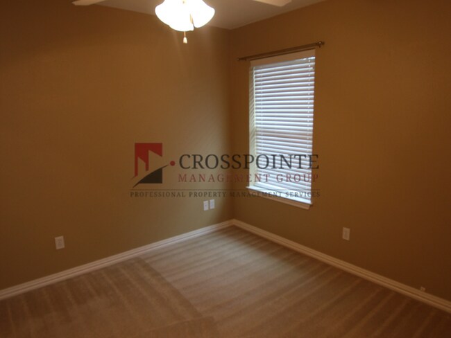 Building Photo - Available! 3 Bedroom Home in Flint!