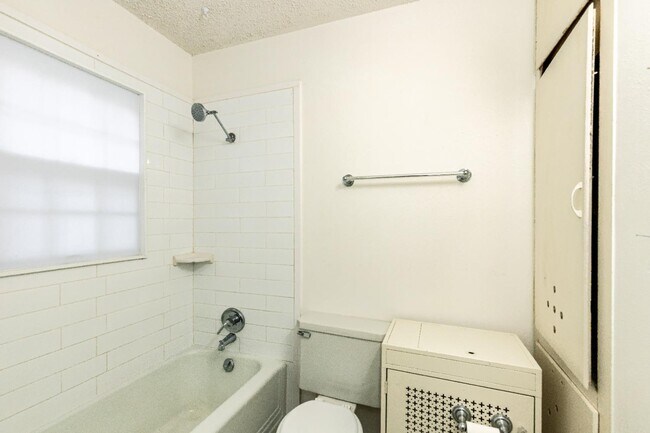 Building Photo - 2513 26th St