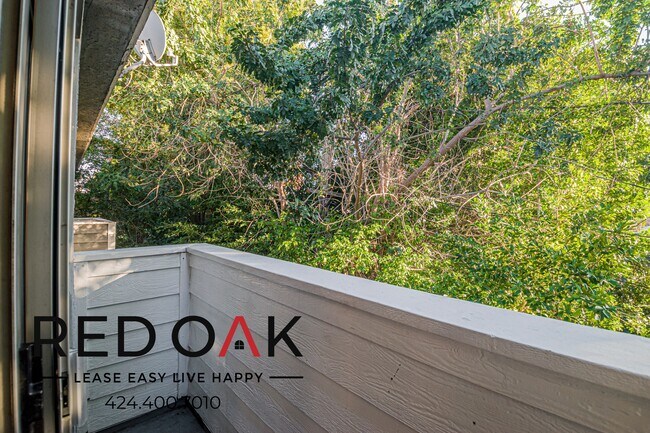 Building Photo - 13444 Moorpark St