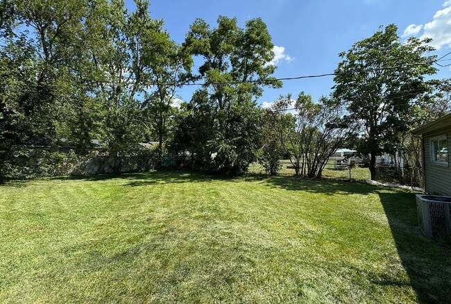 Building Photo - 3638 Clearwater Dr