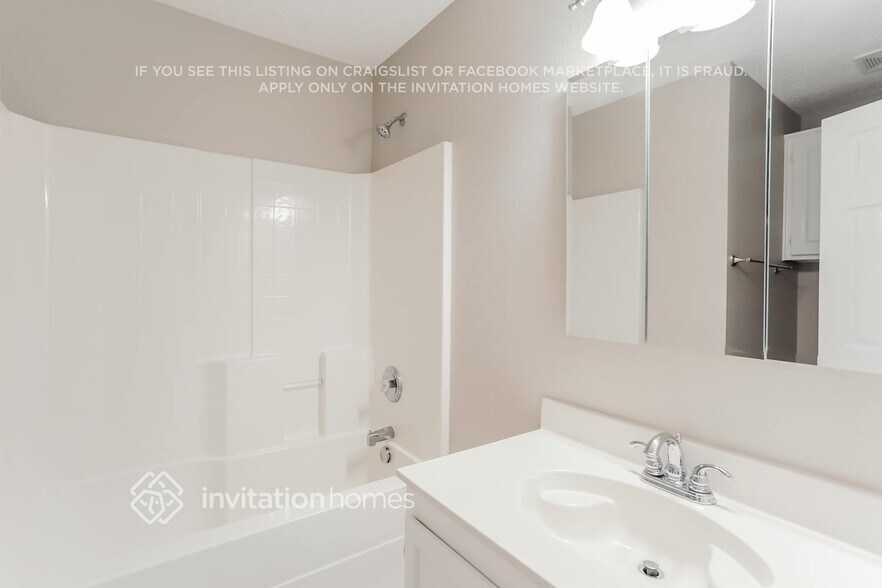 Building Photo - 1828 Lariat Dr