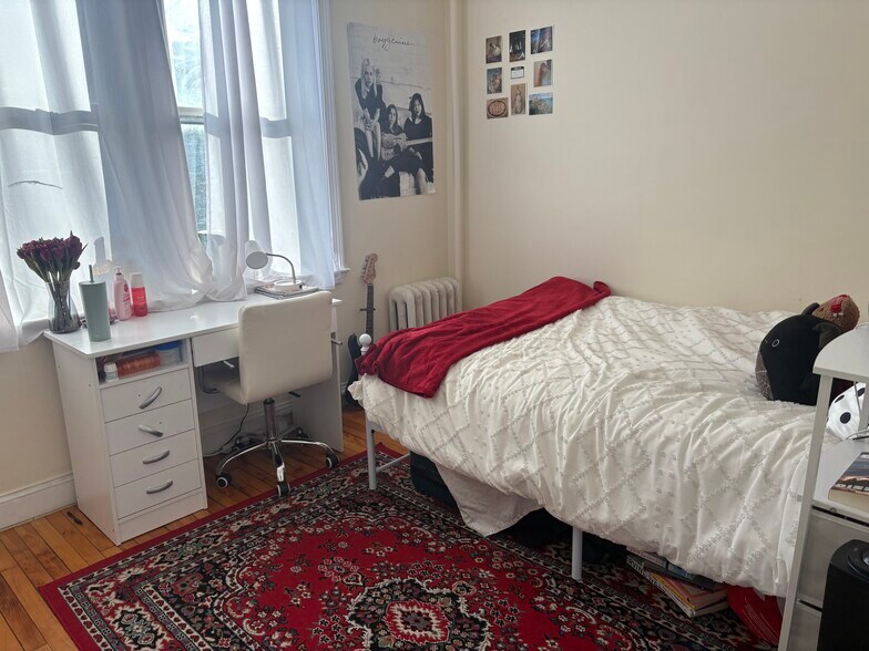 Building Photo - 56 Egmont St