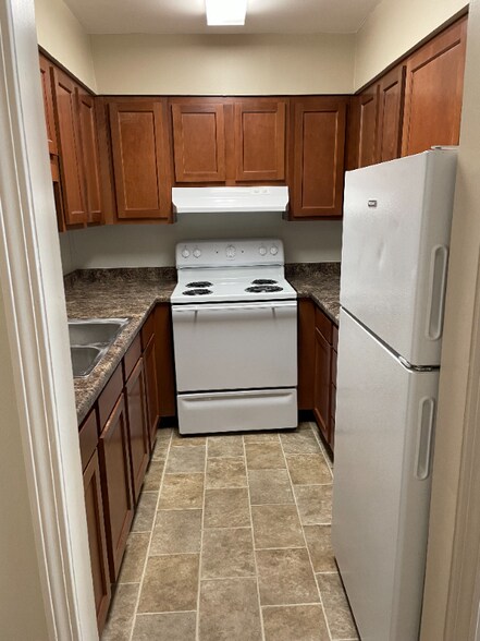 Building Photo - 1810 Marion Manor Dr