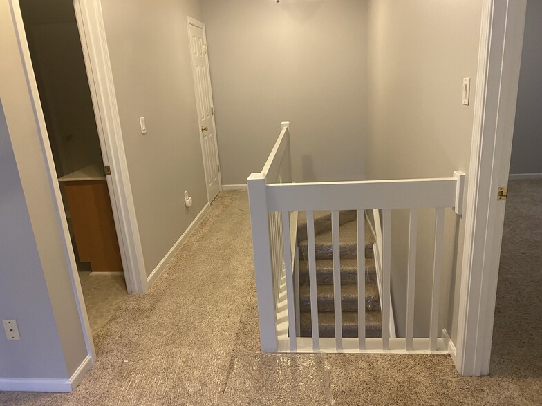 Building Photo - 8041 Christmas Ct