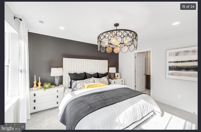 Building Photo - 41 E Front St