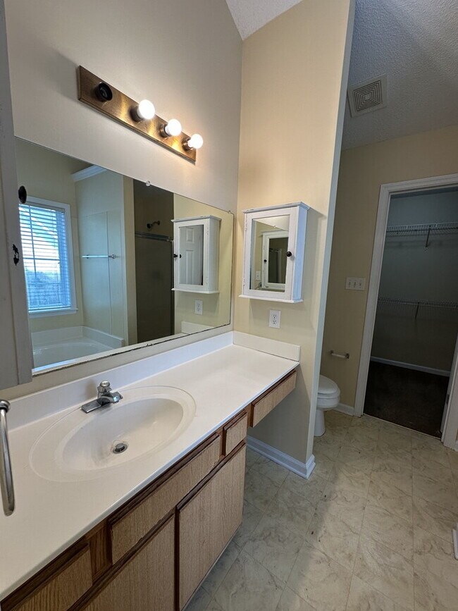 Building Photo - Charming 3 Bedroom Home with 2 Full Baths -305 Firethorn Ln.