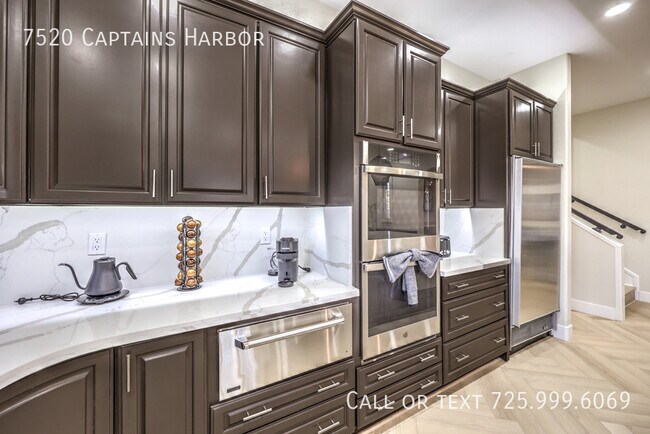 Building Photo - 7520 Captains Harbor Dr