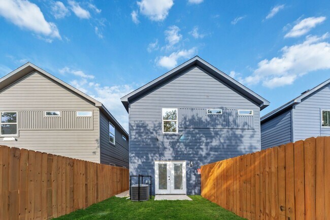 Building Photo - 9318 Firnat St