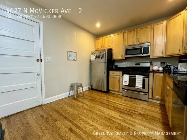 Building Photo - 4027 N McVicker Ave