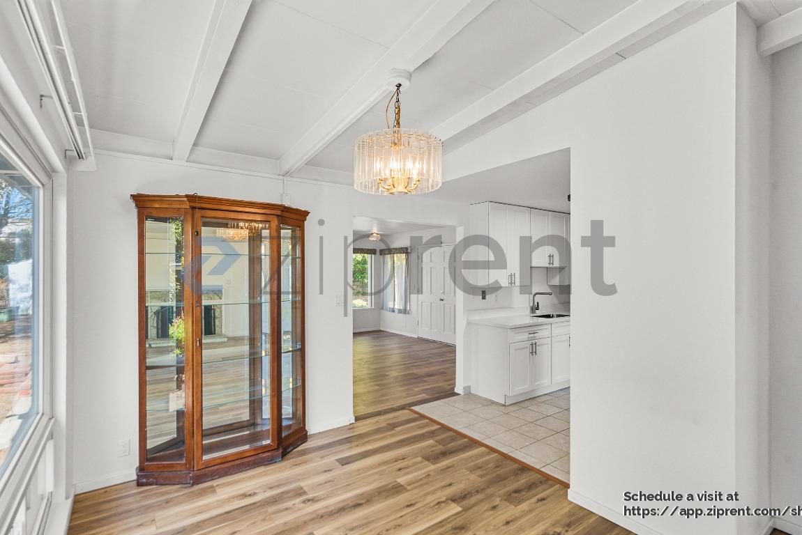 Building Photo - Unit