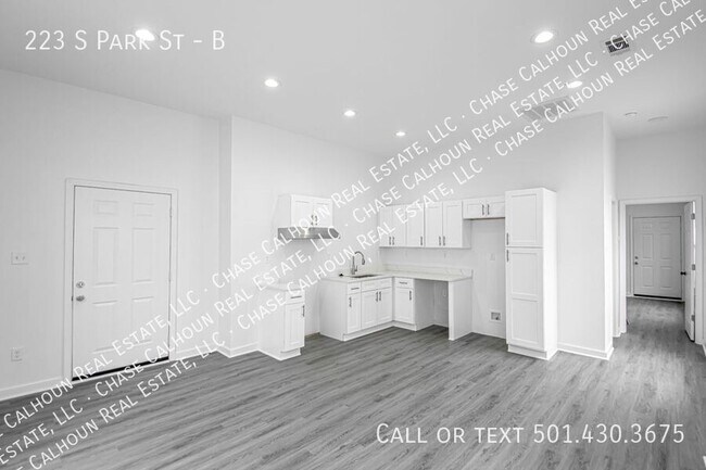 Building Photo - 223 S Park St