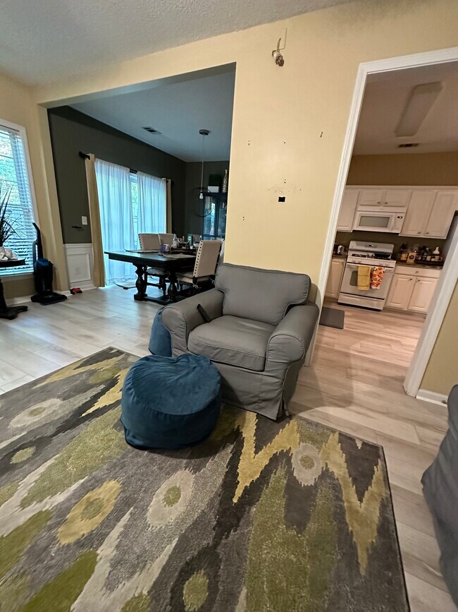 Building Photo - 4190 Royal Regency Cir NW