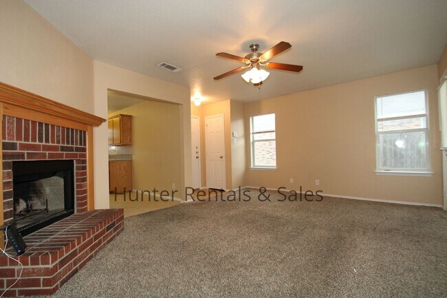 Building Photo - Conveniently Located!!!