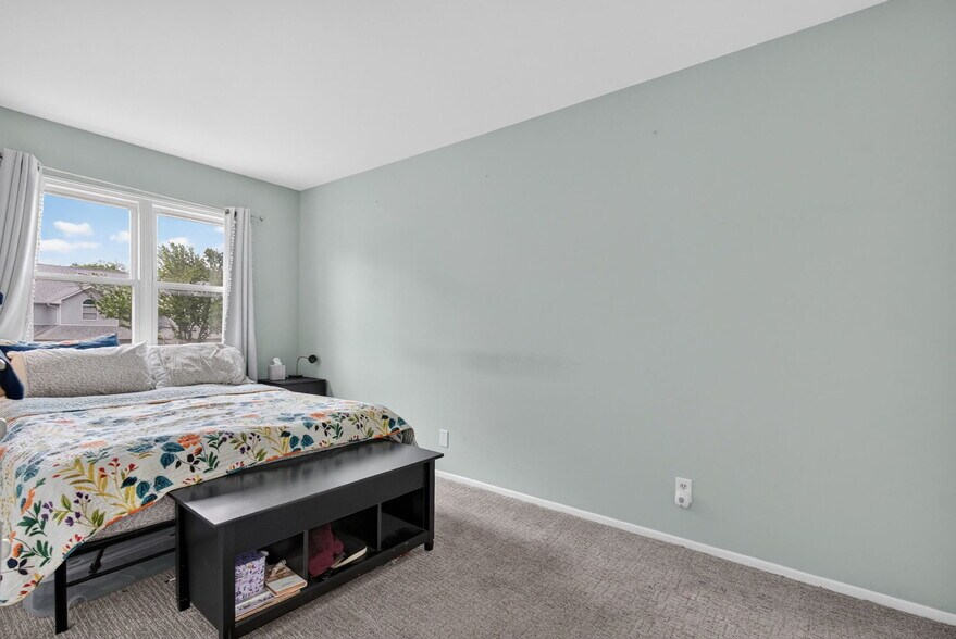 Building Photo - 2303 Aster Dr