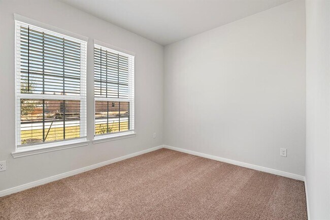 Building Photo - 405 Polly Grv Dr
