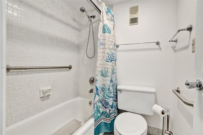 Building Photo - 1200 St Charles Pl