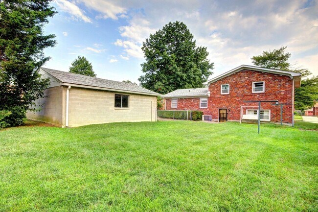 Building Photo - Available NOW - 4 beds/ 2 baths - $2,000/mo