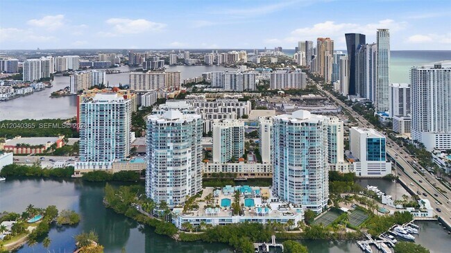 Building Photo - 16500 Collins Ave