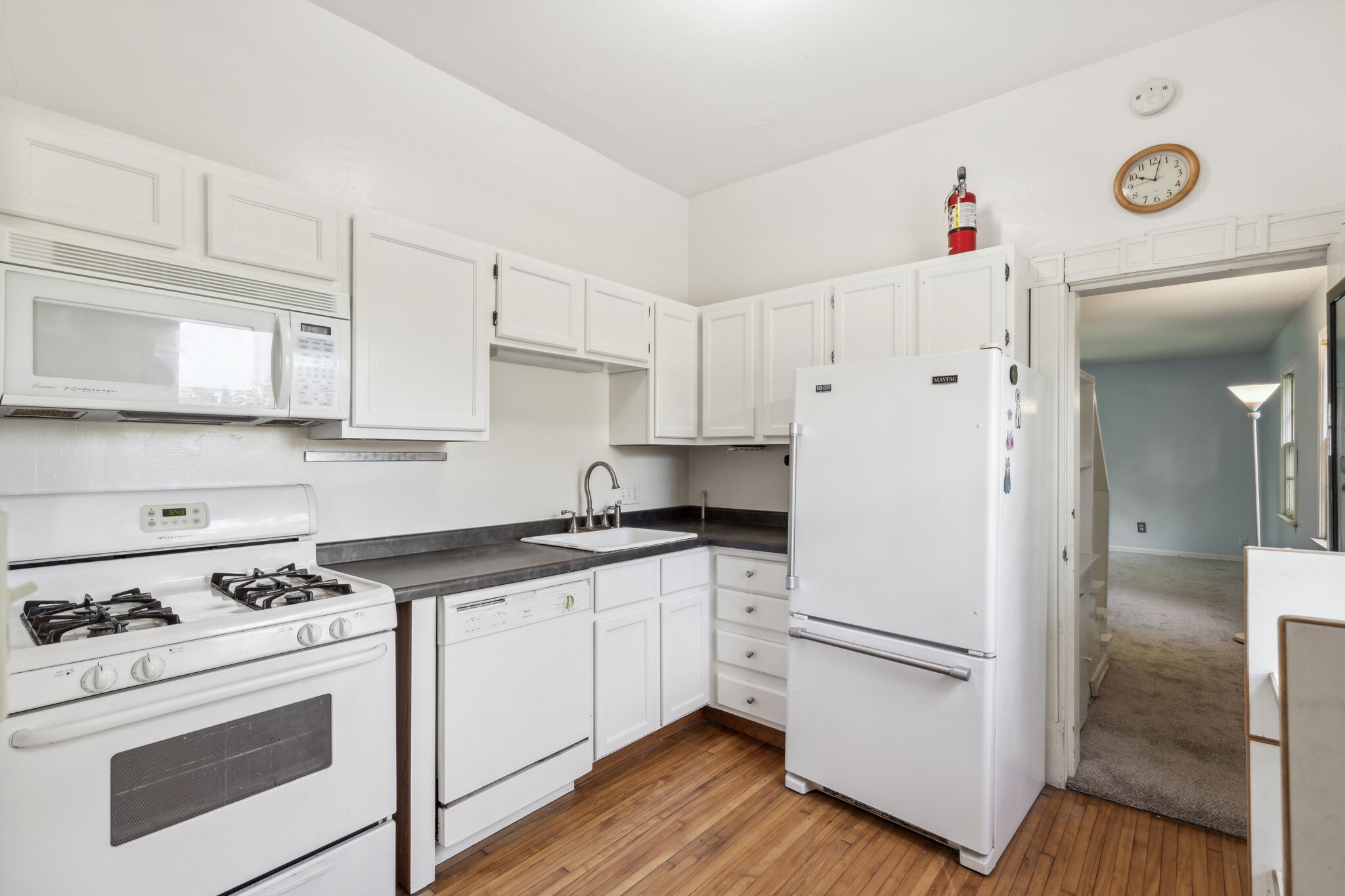 Kitchen. - 2400 Pleasant Avenue South