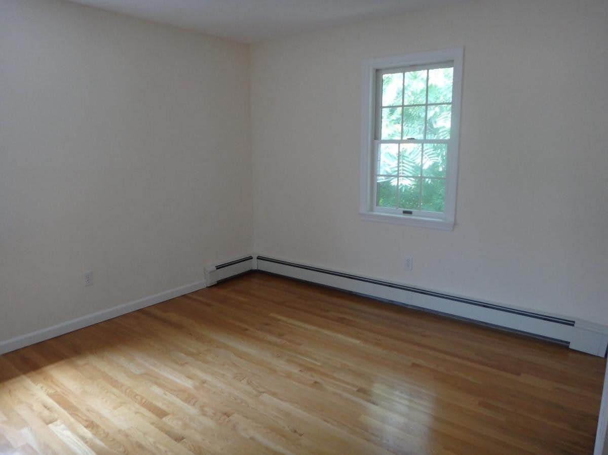 3rd sunny Bedroom - 53 Prince St