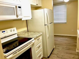 Building Photo - 4945 Getner St